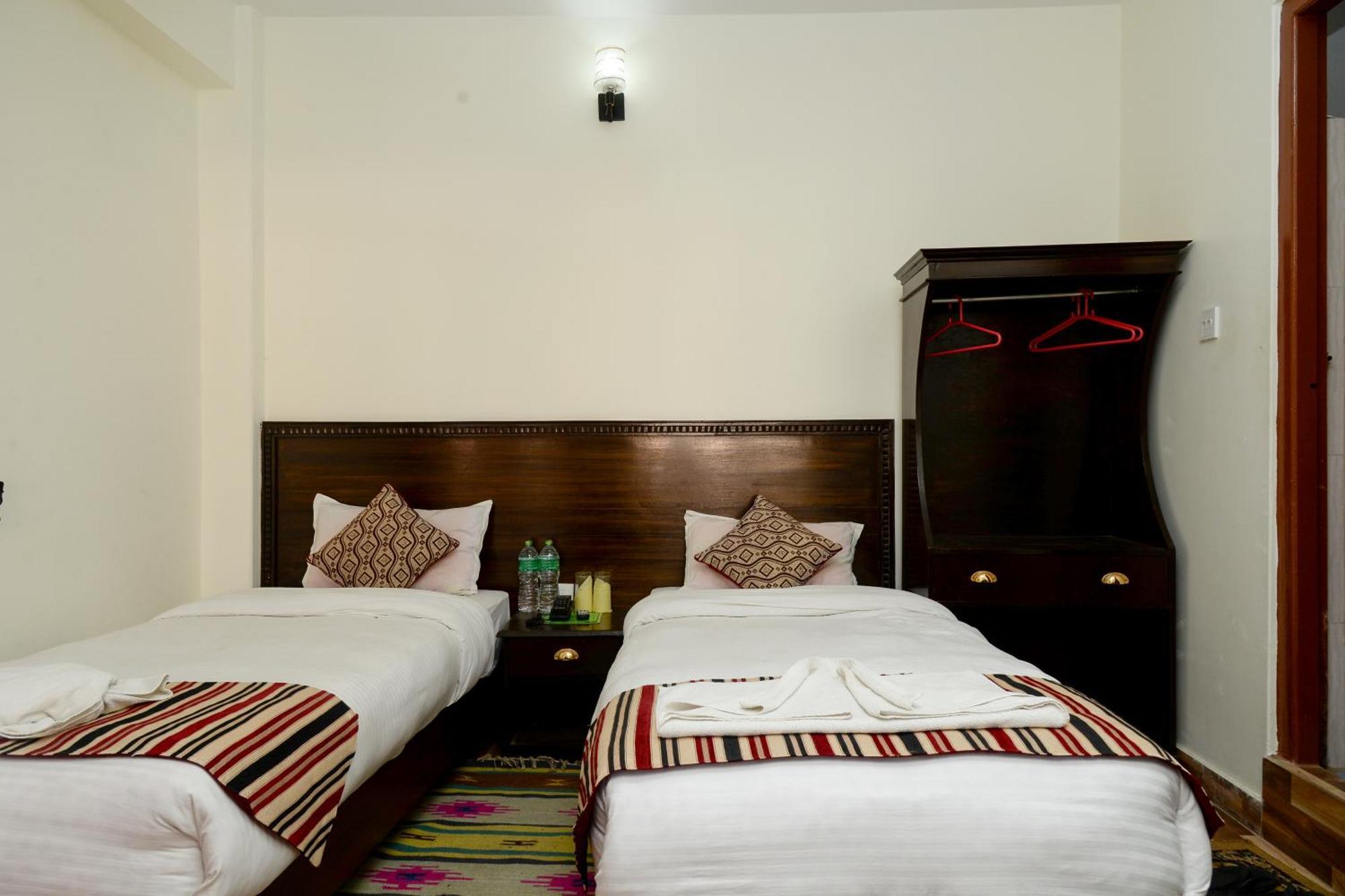 Hotel Admire Pokhara Pvt. Ltd. Екстериор снимка